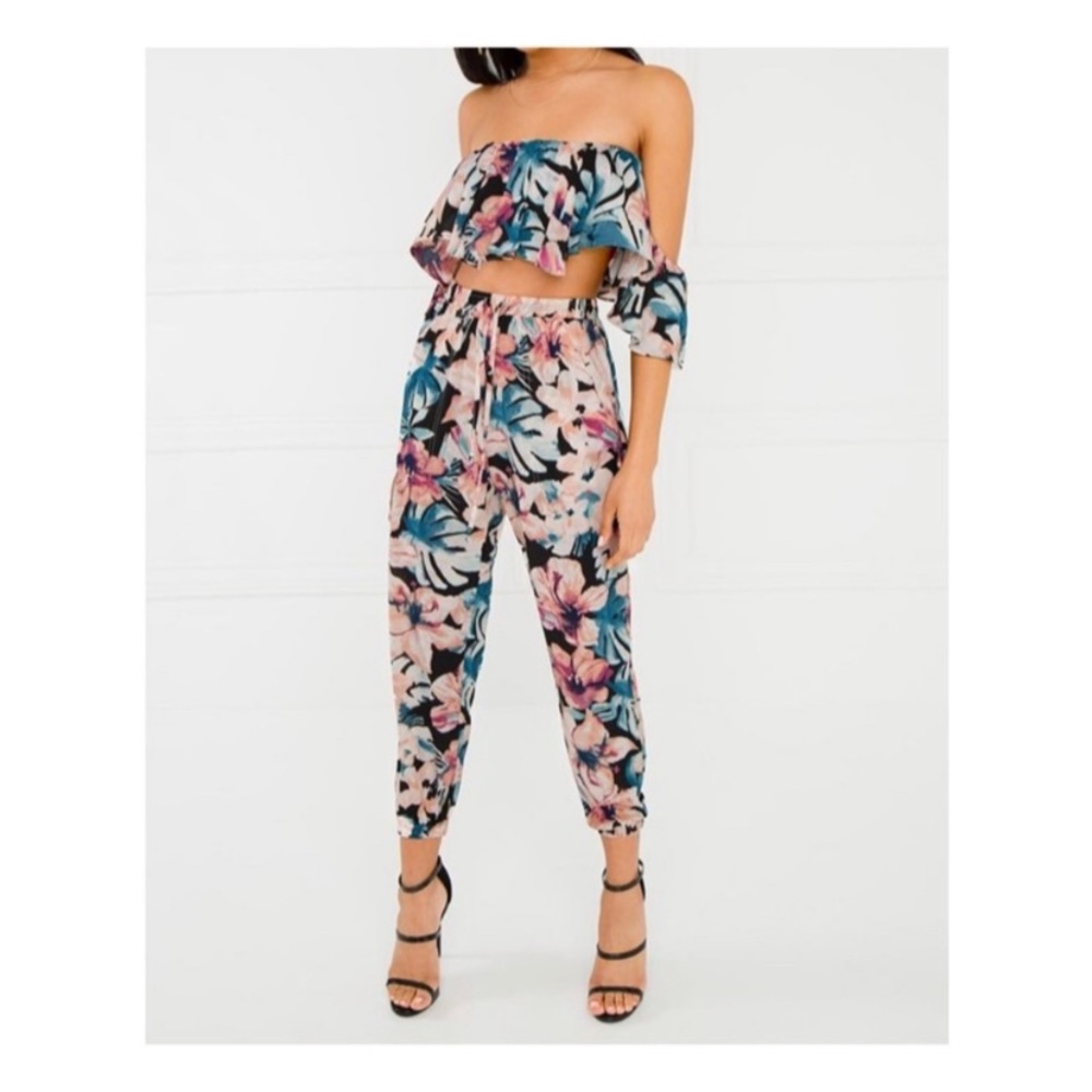 Beautiful Olivaceaous Set- New Without Tags - image 1